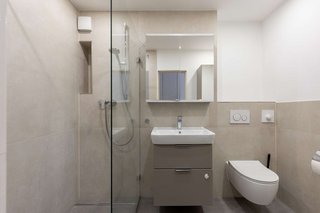 Badezimmer mit Dusche