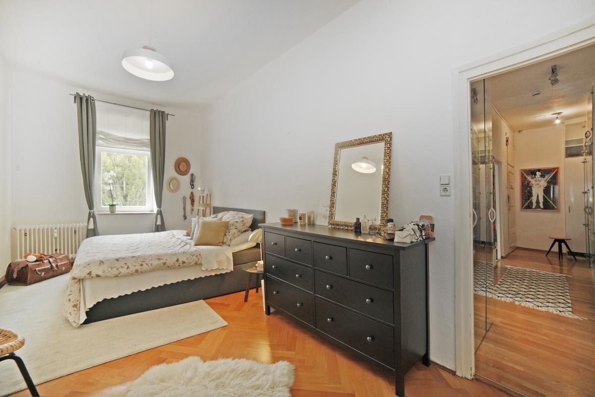 Schlafzimmer 1