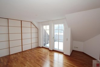 Der Dachgeschoss Traum am Elisabethmarkt
5 Zimmer, Terrassen und Balkone