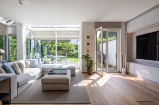 Lounge mit Gartenblick