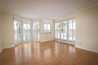 Elegante 3,5 Zimmerwohnung mit Blick zum Isarhochufer in Grünwald