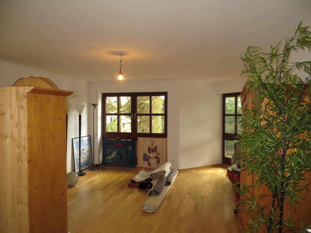 Erdgeschoss mit großer Terrasse und Garten Harlaching Menterschwaige