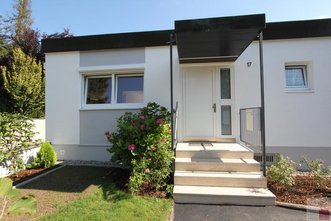 Erstbezug nach Generalsanierung
Atriumbungalow in ruhiger und zentraler Lage Grünwalds