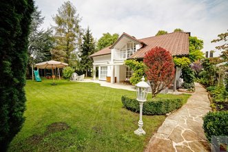 Familienfreundliche Einfamilienvilla auf tollem Eckgrundstück -ruhige Lage