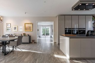 Küche mit Essbereich