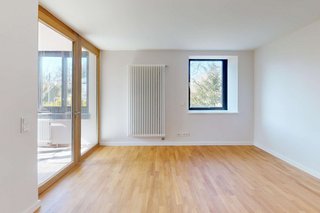 Schlafzimmer mit Zugang zur Loggia
