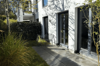 Privater Garten mit Sonnenterrasse