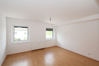 Großzügige 2 Zi. Wohnung mit gr. Wohnküche und Balkon!