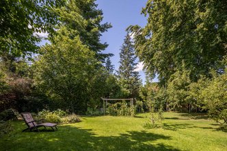 ZENTRAL I Großzügiges und ruhiges Grundstück in Bestlage