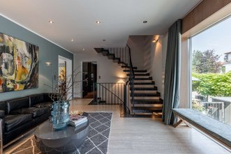 Hochwertig saniertes Familiendomizil mit Einliegerwohnung am Perlacher Forst