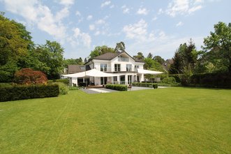 Klassische Villa - moderne Ausstattung - großzügiges Grundstück