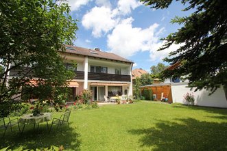 Leben in grüner und ruhiger Umgebung - DHH - sanierungsbedürftig