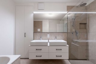 Teilmöbliertes Badezimmer (Beispielbild)