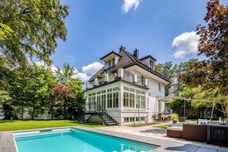 Moderne Einfamilienvilla im 30er Jahre Stil