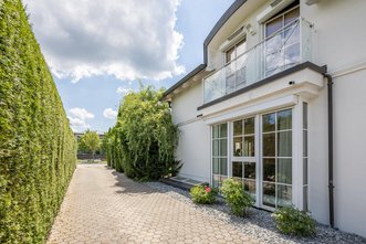 Möbliertes Wohnen in Grünwald. Doppelhaushälfte für die Familie.