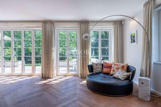 Wohnzimmer mit Glasfront