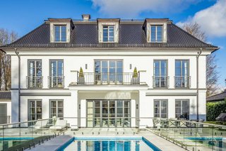 Südansicht mit Pool