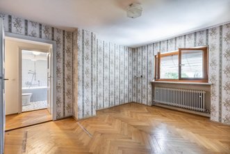 Renovierungsbedürftiges Reihenmittelhaus in München-Harlaching
