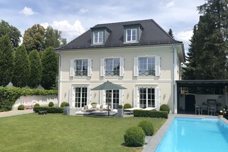 Repräsentative Einfamilienvilla mit Außenpool