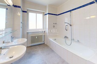 Badezimmer mit Wanne