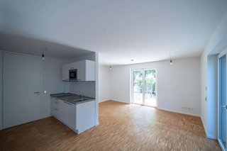 Wohnraum mit Einbauküche