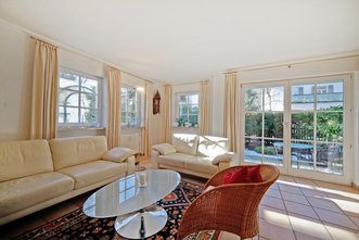 Sonnige 3,5 Zimmer Wohnung auf zwei Ebenen mit Garten.