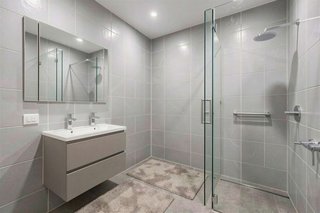 Badezimmer renoviert - KI Staging