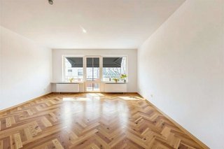 Sanierung Wohnzimmer - KI Staging