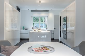 Zeitlos. Modernes Villenanwesen in Grünwald - Geiselgasteig