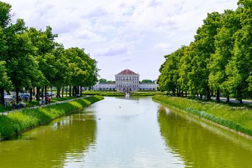 Nymphenburger Kanal mit Blick auf das Schloss