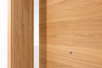 Holztür mit Türspion – Smarte Eingangssicherheit im Smart Home