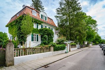 Denkmalgeschützt Villa in Solln