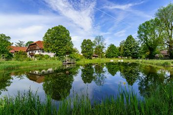 Idyllischer Weiher in Straßlach-Dingharting